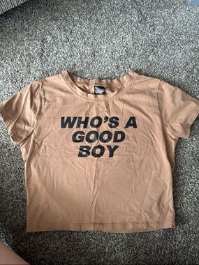 Cropped Baby Tee "Who's A Good Boy" Graphic Tee - Brown